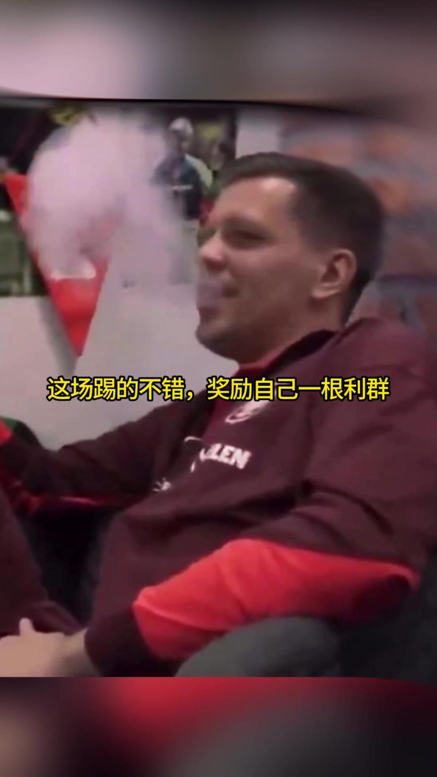 奖励自己一根利群！什琴斯尼：佩德里拿到了奖杯，我也有一半